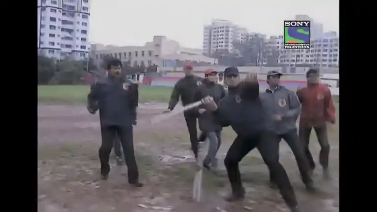 CID Pakad Meme scene from original CID episode showing officers running to catch the suspect