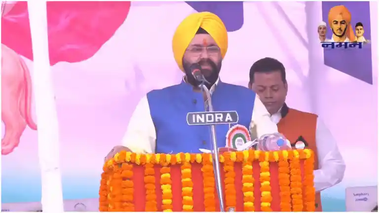 Amarpreet Singh Kale leaning forward with his palm open, asking who will listen, during the martyrs’ tribute event at Agrico Maidan
