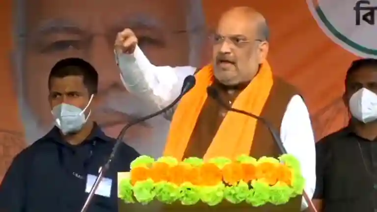 Amit Shah pointing at crowd in Basirhat Dakshin rally, April 2021