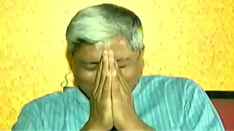 Ashutosh crying with folded hands in original 720p news broadcast from 2015