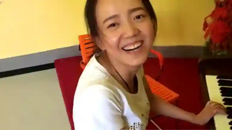 Chinese Girl Piano Laughing Meme Sound – Teacher Li Original Audio