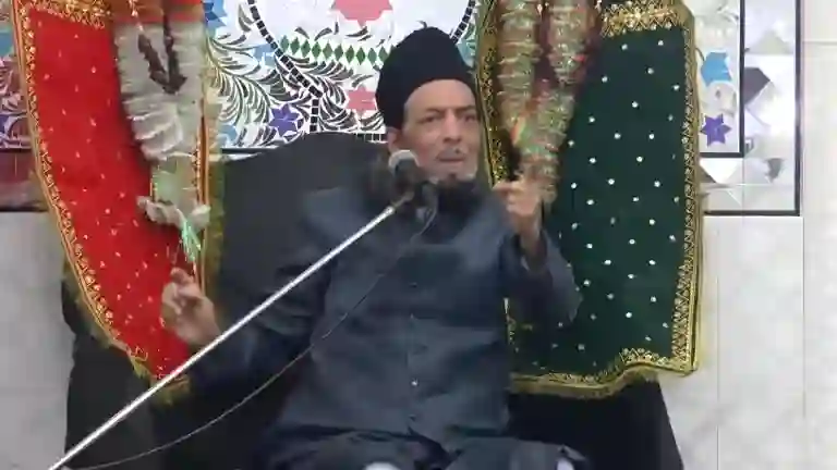 ye-baatein-batayi-nahi-jati-meme-speaker-expression.webp